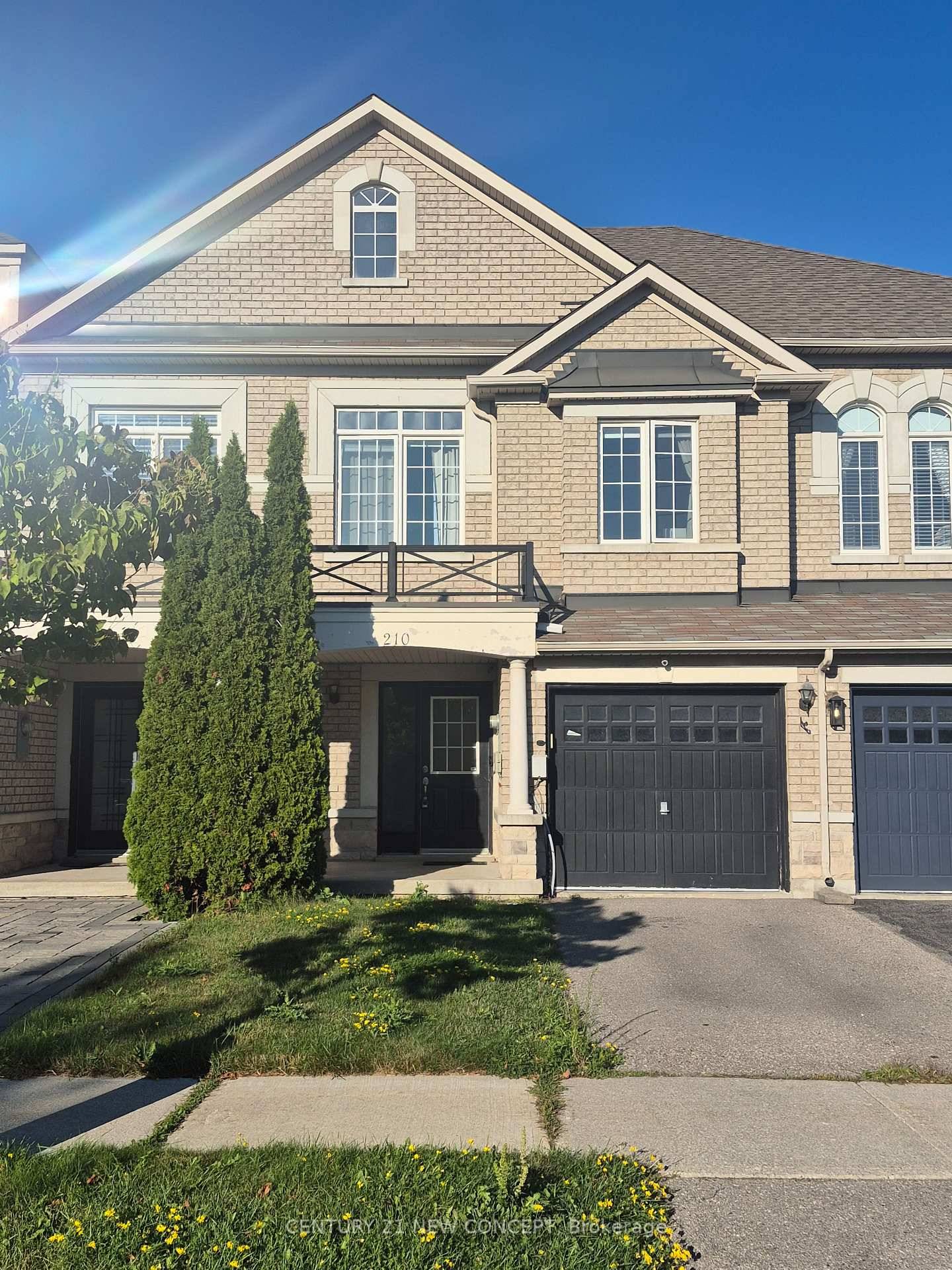 Come See This Stunning Freehold Townhouse In Thornbury Woods !