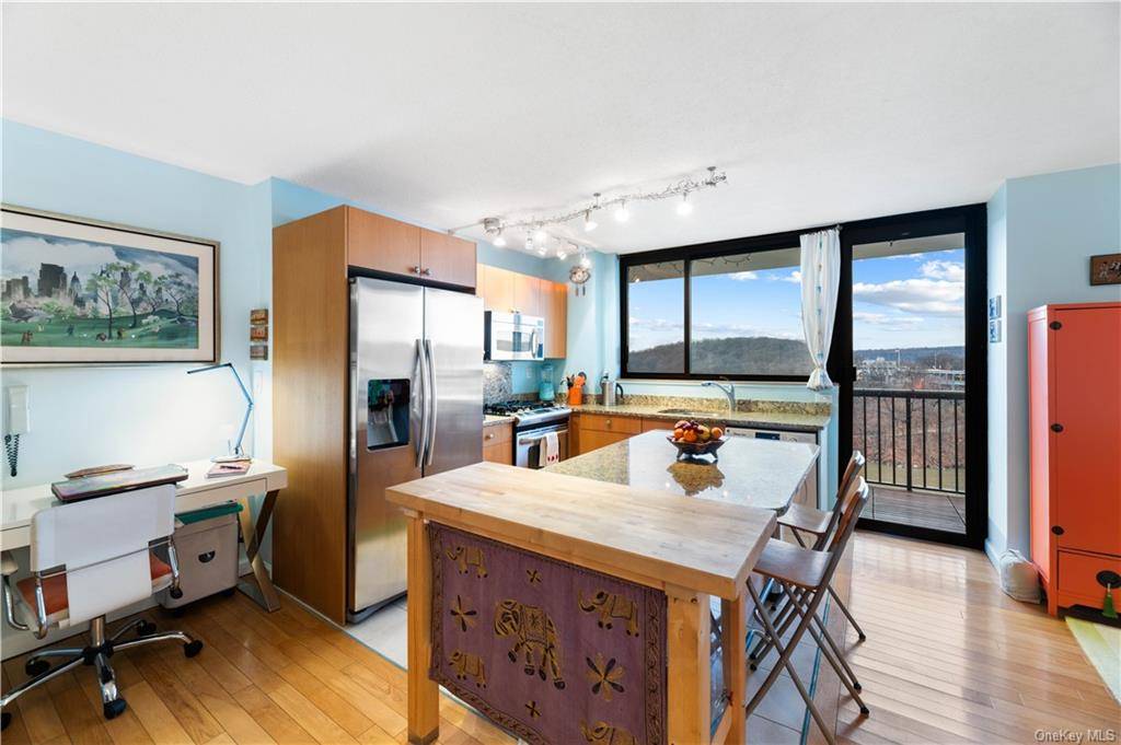 LUXURY 2 BEDROOM 2 BATH CONDO WITH TERRACE AND SPECTACULAR VIEW INWOOD PARK amp ; THE HENRY HUDSON BRIDGE !