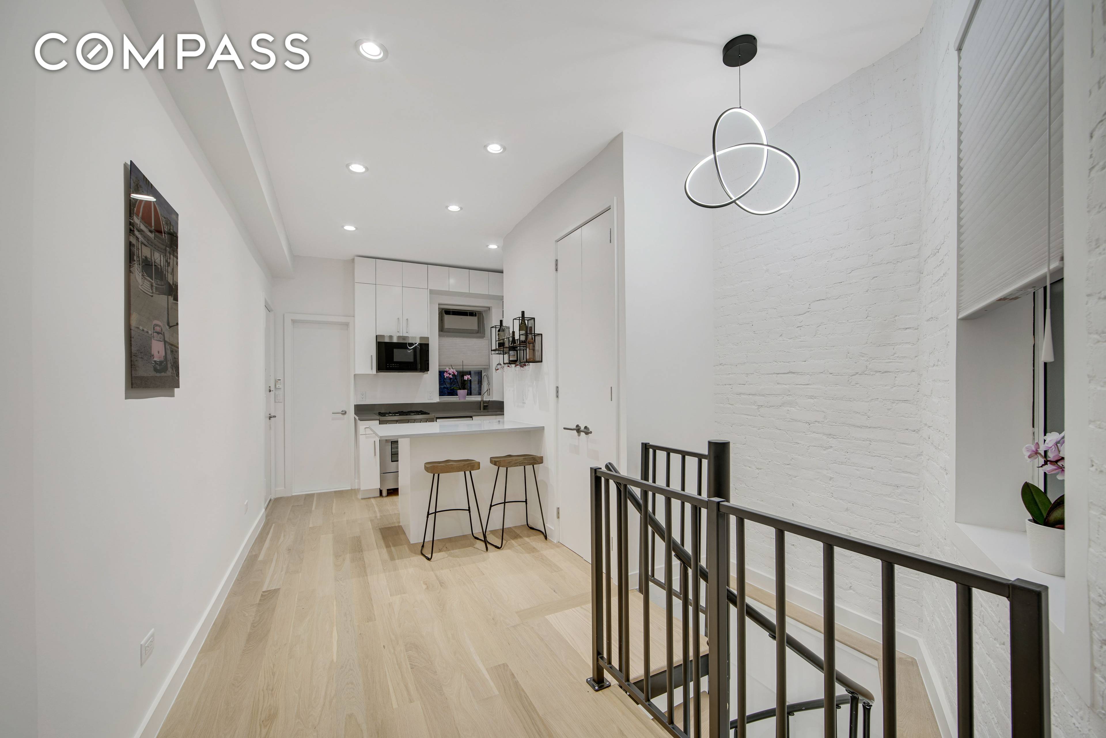 Stunning Chelsea Duplex Fully Renovated amp ; Move In Ready Experience the best of Chelsea living in this impeccably renovated duplex, situated in the heart of Manhattan s most vibrant ...