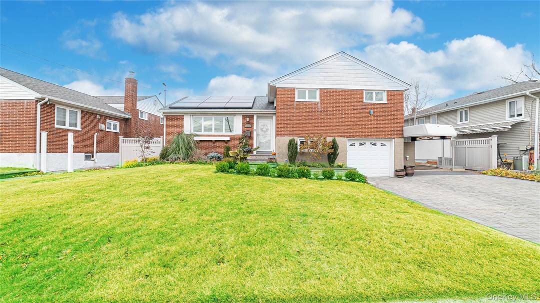 Welcome to 105 7th Street in Hicksville.