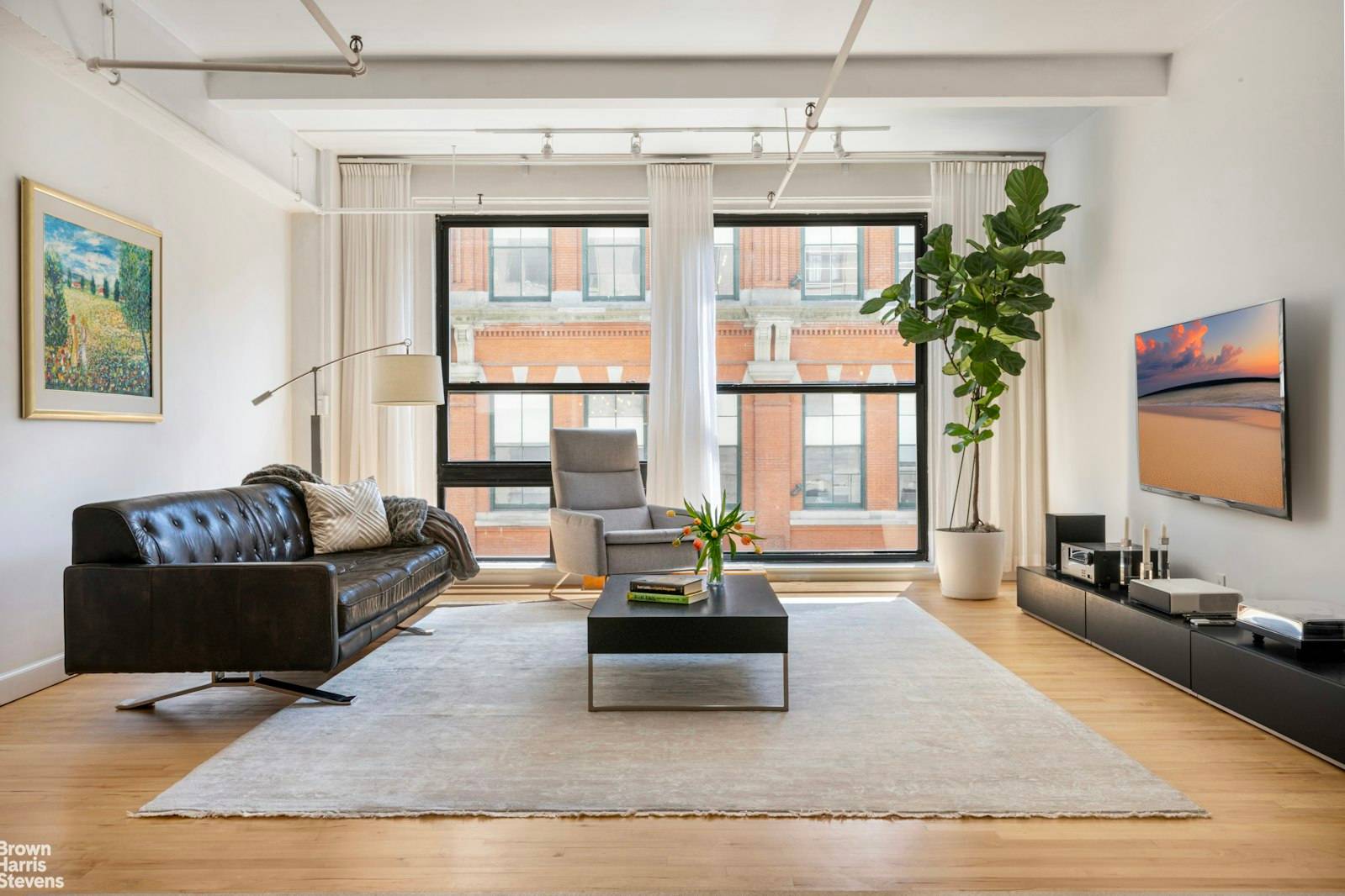 On the cusp of Flatiron and Gramercy, just north of vibrant Union Square Park, this incredible loft awaits its next owner.