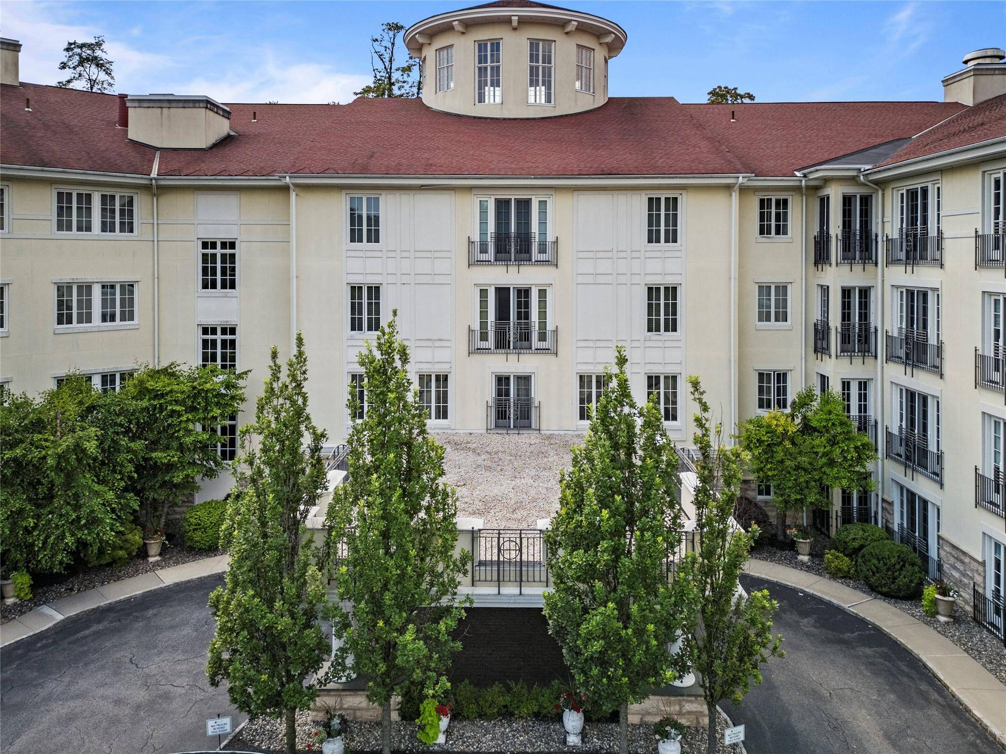 Luxurious 2BR 2. 5BA Condo with Office at Trump Park Shrub Oak PRICED TO SELL WON T LAST LONG !
