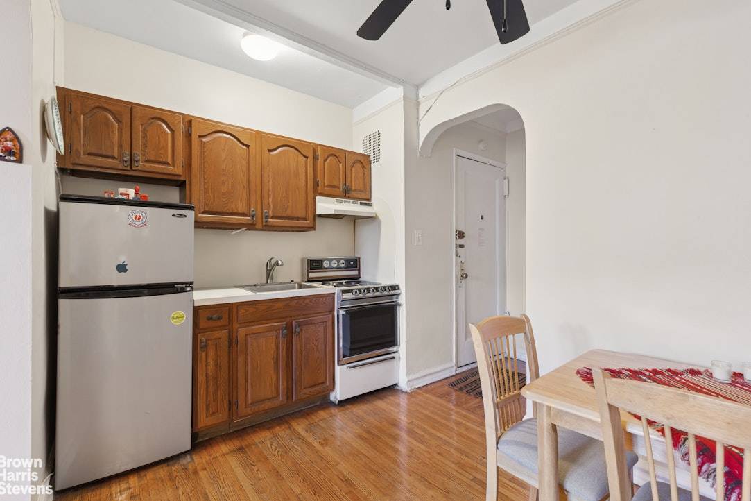 Best priced, rarely available one bedroom apartment in the heart of historic Clinton Hill, Brooklyn.