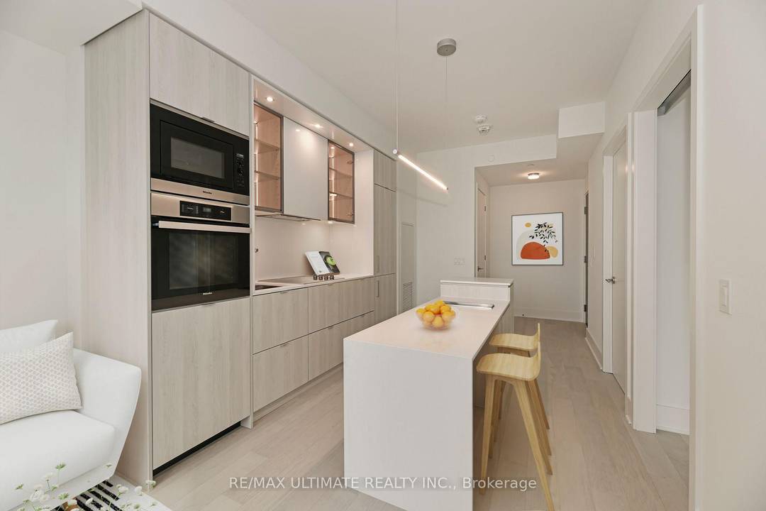 Luxury Living in heart of Yorkville Fully Furnished amp ; Equipped Experience Toronto's most iconic condo !