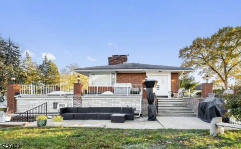 BOM ! ! Buyer Lost Their Mortgage 3 Weeks prior to closing.