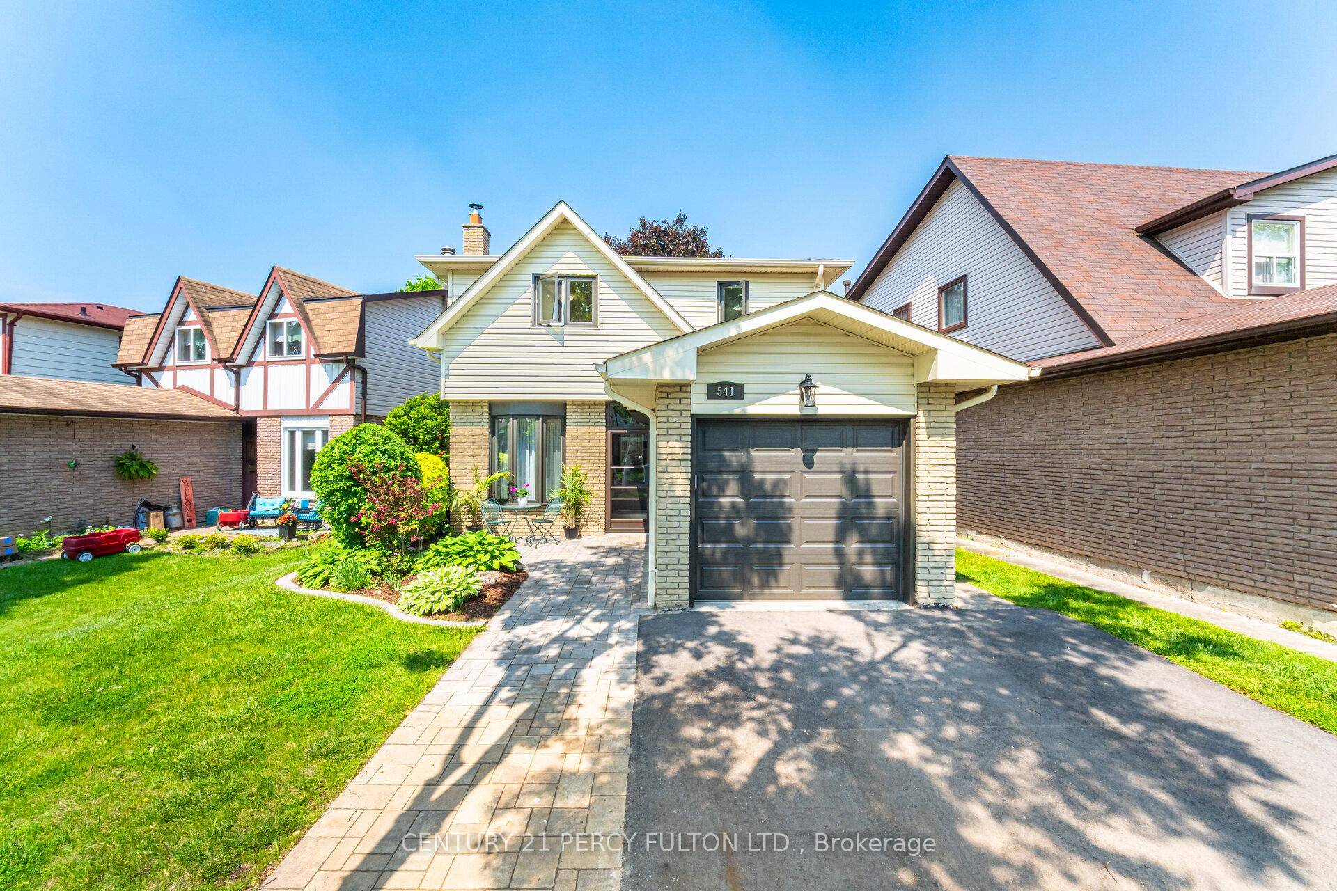 Well Maintained 3 Bedroom 3 Bathroom Detached With Just 10 Min Walk to Petticoat Creek, Waterfront Trail amp ; Many Parks Freshly Painted New Front Door Finished Basement With Separate ...