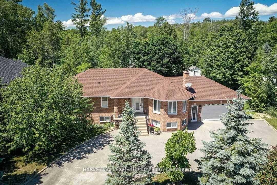 Spectacular Custom Built Bungalow In Allenwood Beach Area, Few Mins Walk To The Beach.