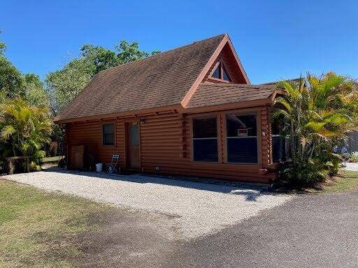 FLORIDA'S ONLY AUTHENTIC LOG CABIN COMMUNITY DIRECTLY ON LAKE OKEECHOBEE's RIM CANAL.