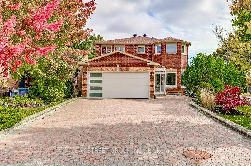 Virtual tour available Welcome to your opportunity to live in the prestigious Devonsleigh community of Richmond Hill !