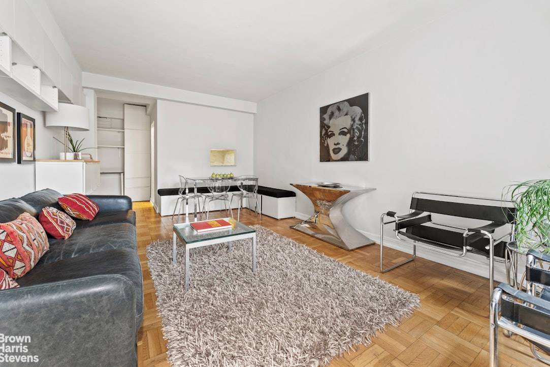 Sunny 1 Bedroom with Garden and Townhouse Views This bright and quiet home is set back from the street and overlooks the private landscaped Schwab House gardens on 73rd Street.