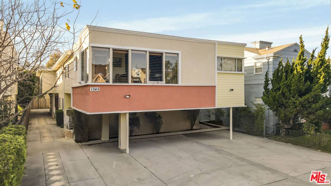 1045  S Cloverdale Ave 9BR La