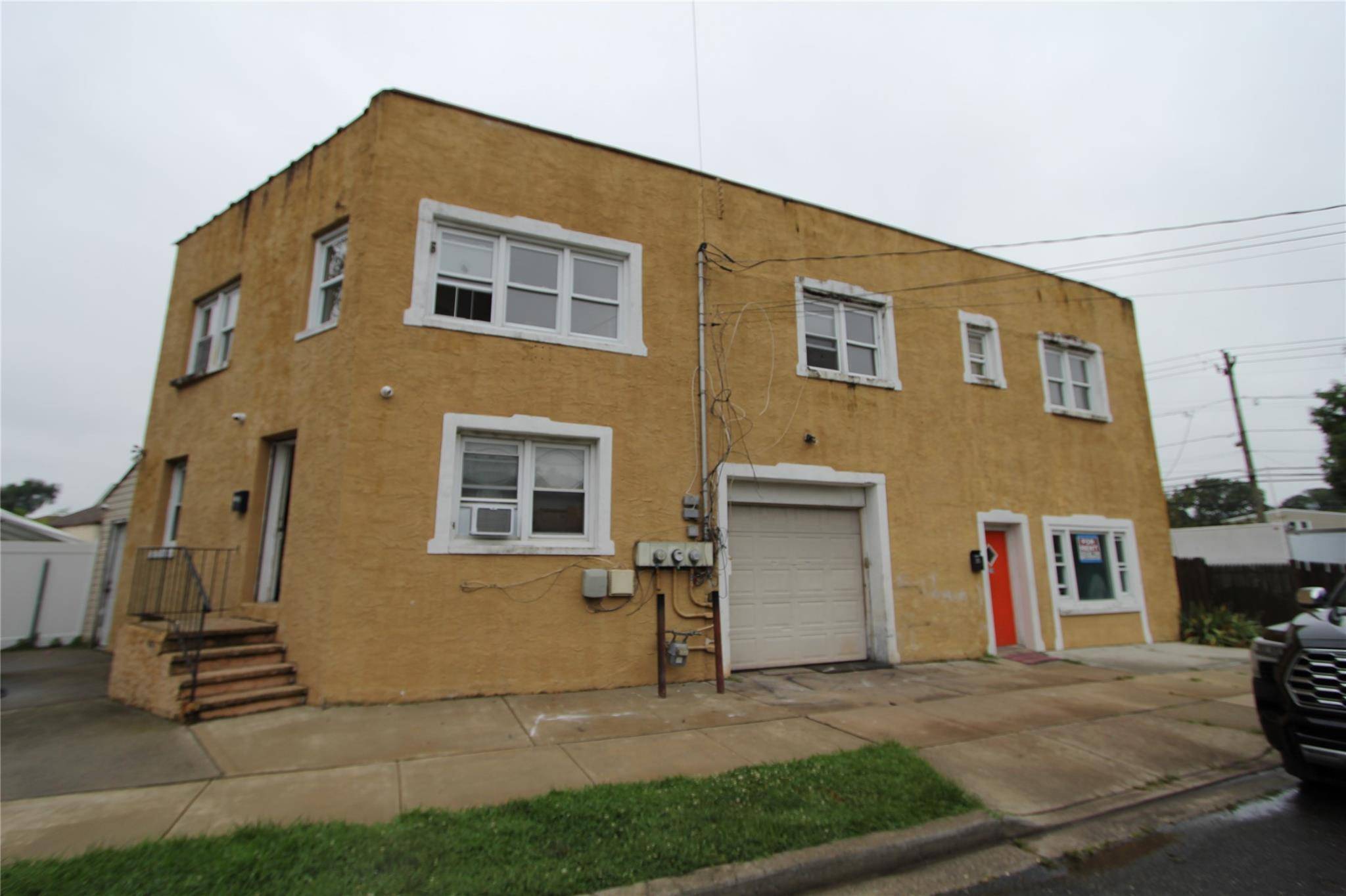 This beautifully maintained 4 bedroom apartment is ready for immediate move in, offering 1, 550 square feet of bright and comfortable living space.