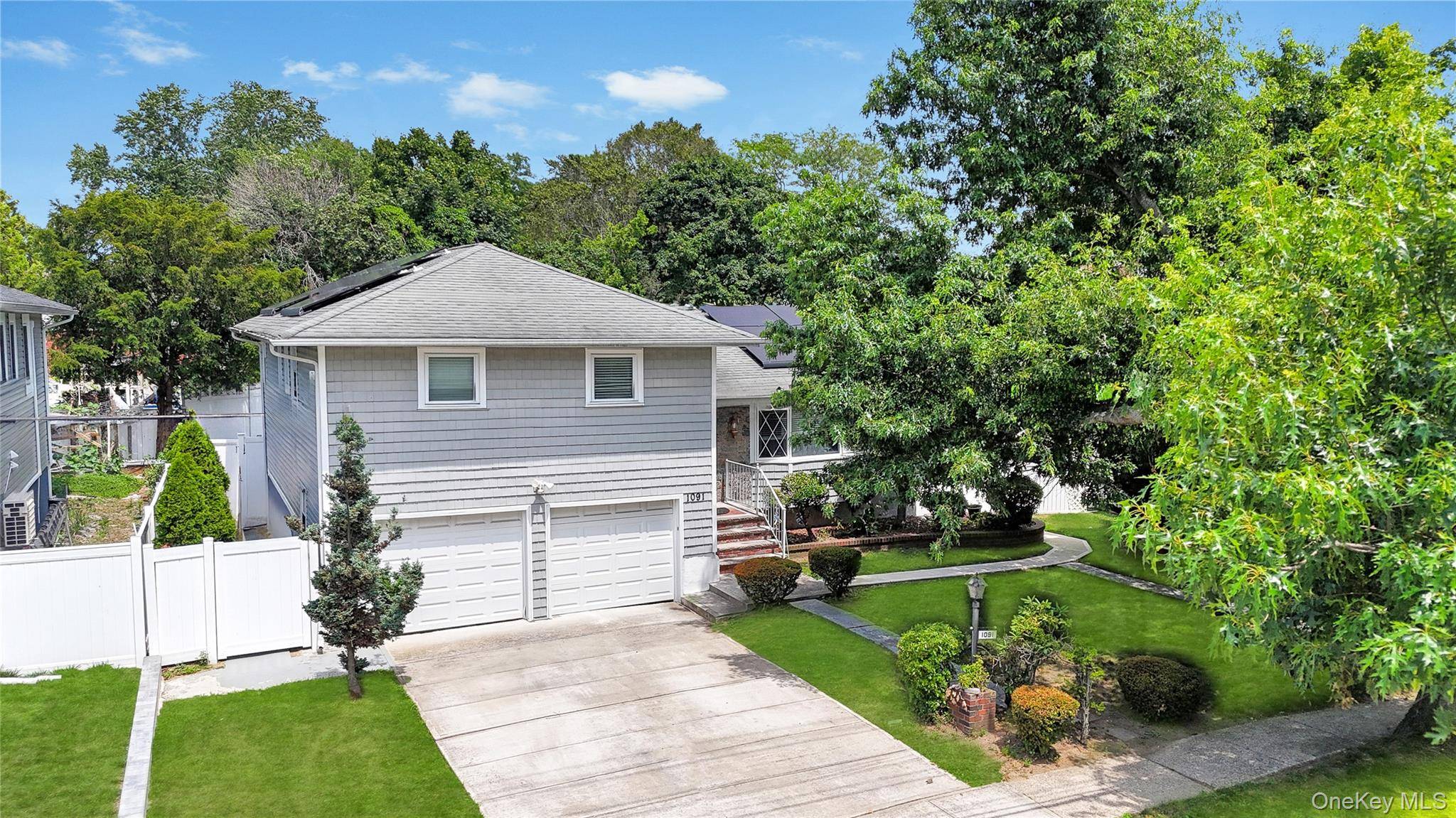 Welcome to 1091 Cramer Ct, Spacious 5 bedroom, 4 bathroom home in North Baldwin.