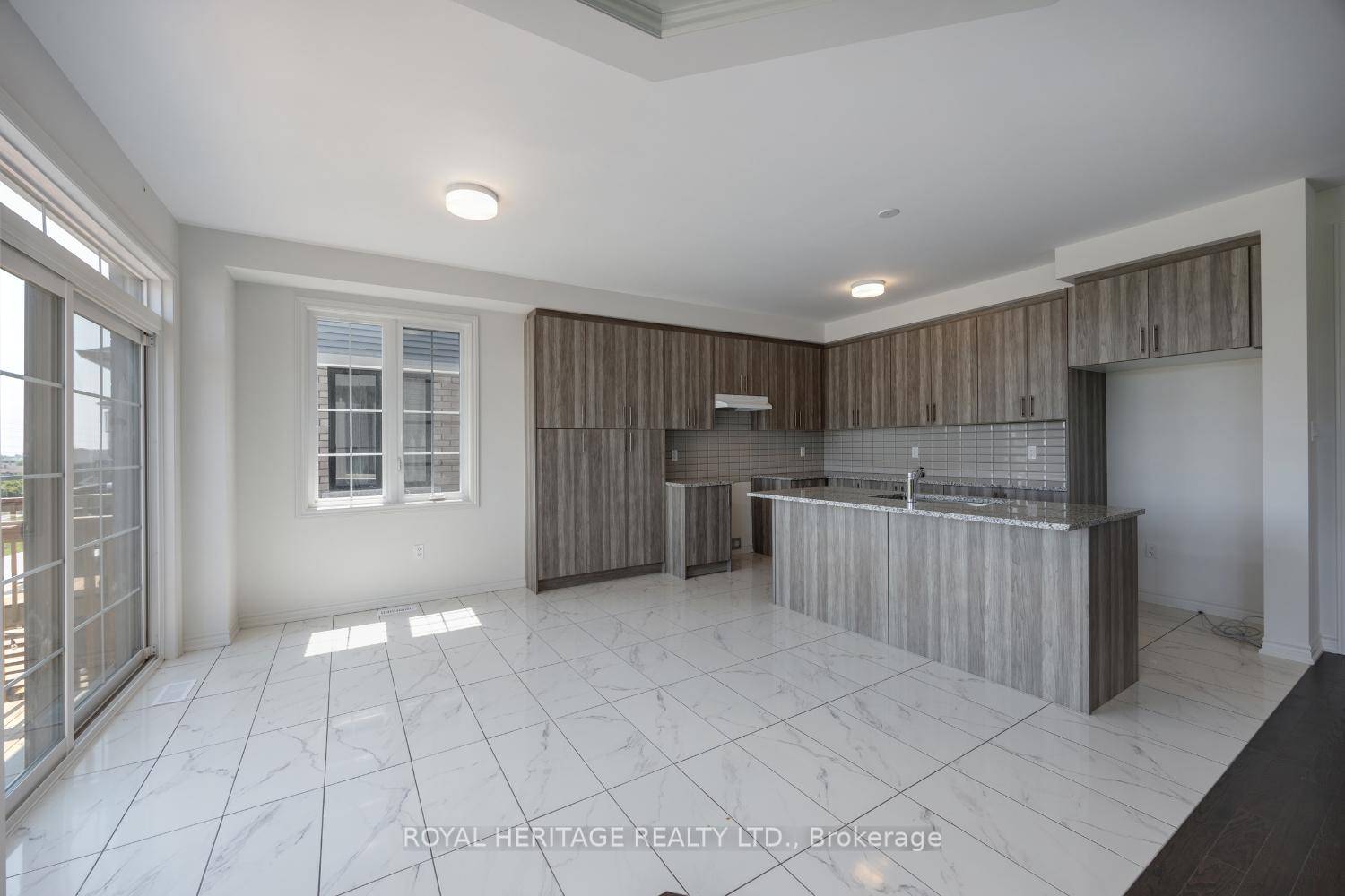 5 BEDROOM HOME ! Welcome to Your Dream Family Home Discover comfort, style, and functionality in this stunning newly built 5 bedroom, 4 bathroom home, thoughtfully designed for modern family ...