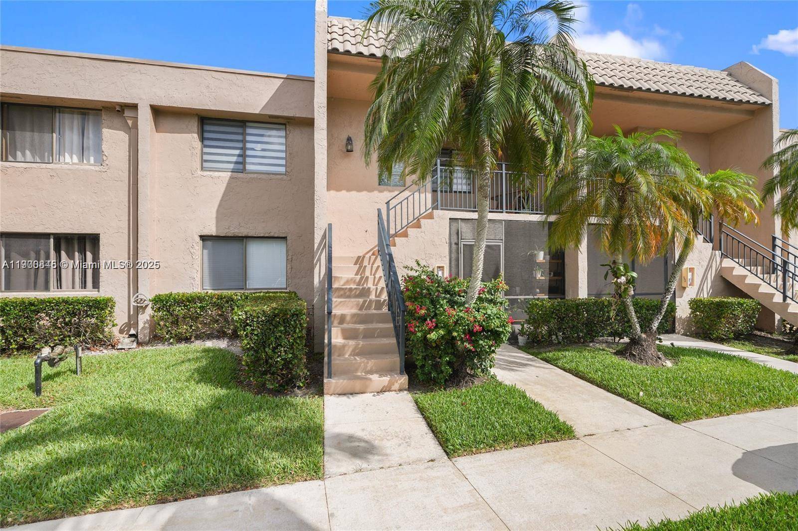 Beautifully remodeled apartment in Weston !