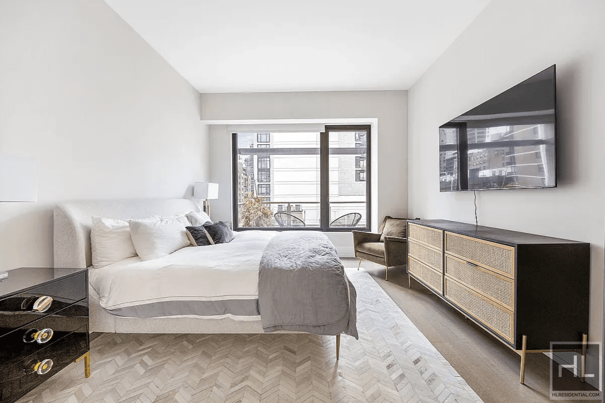 Lofty and Bright One Bedroom, 1.