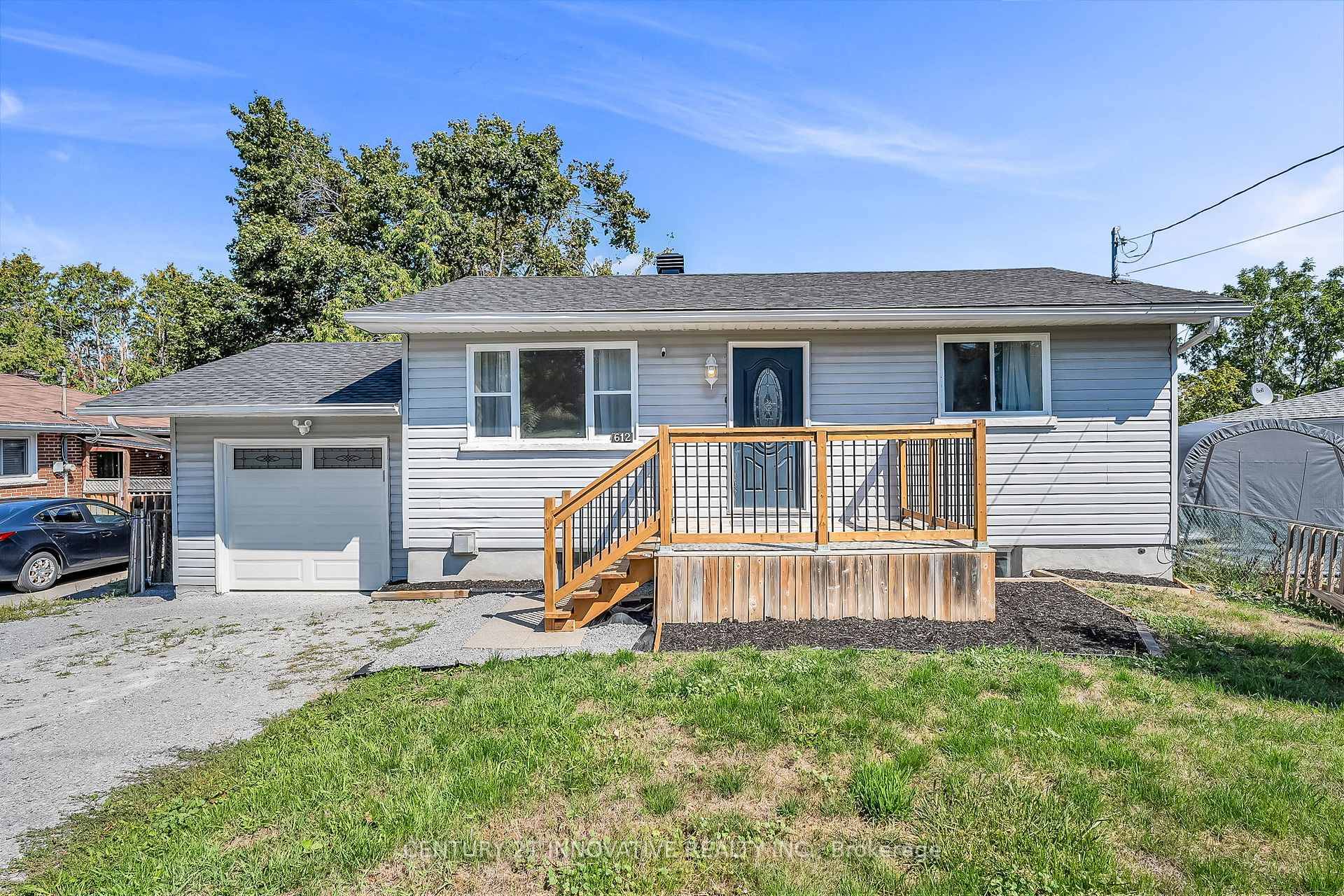 Charming Bright Bungalow Just Minutes to Lake Simcoe !