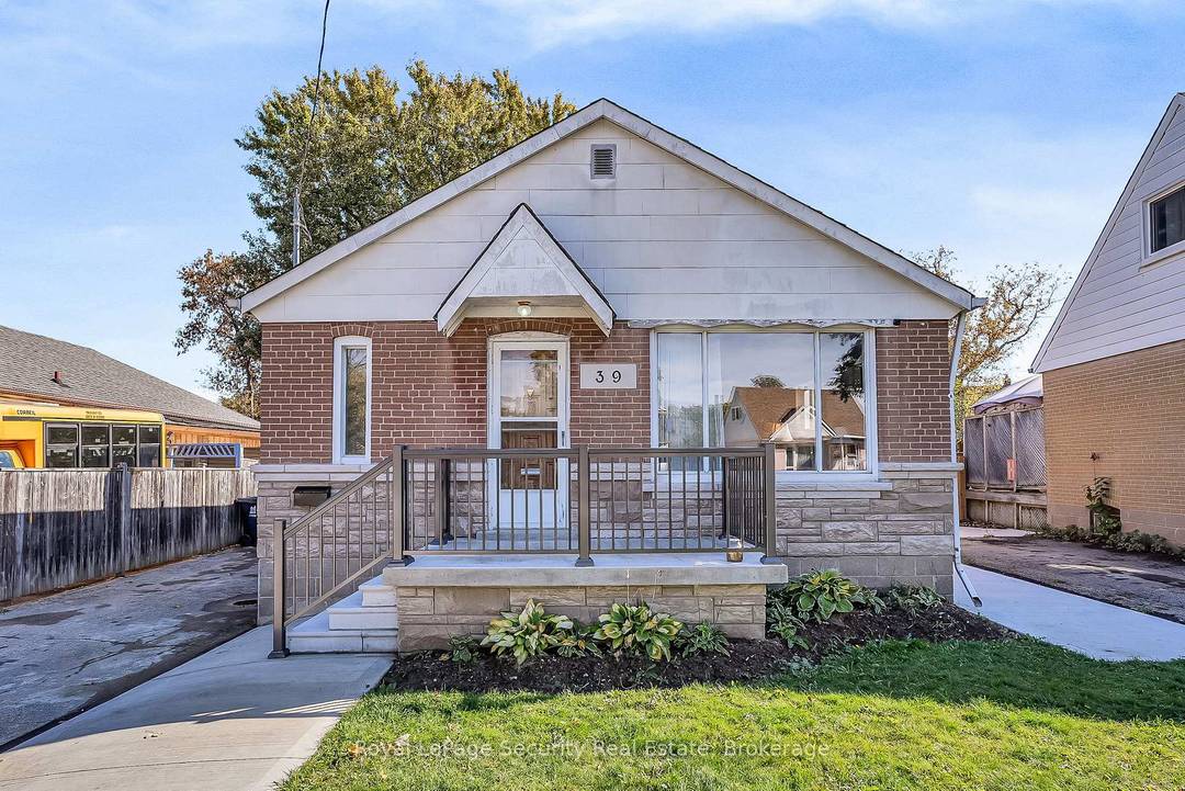 Welcome to 39 Boniface Avenue A Charming Detached Bungalow in a Prime Location !