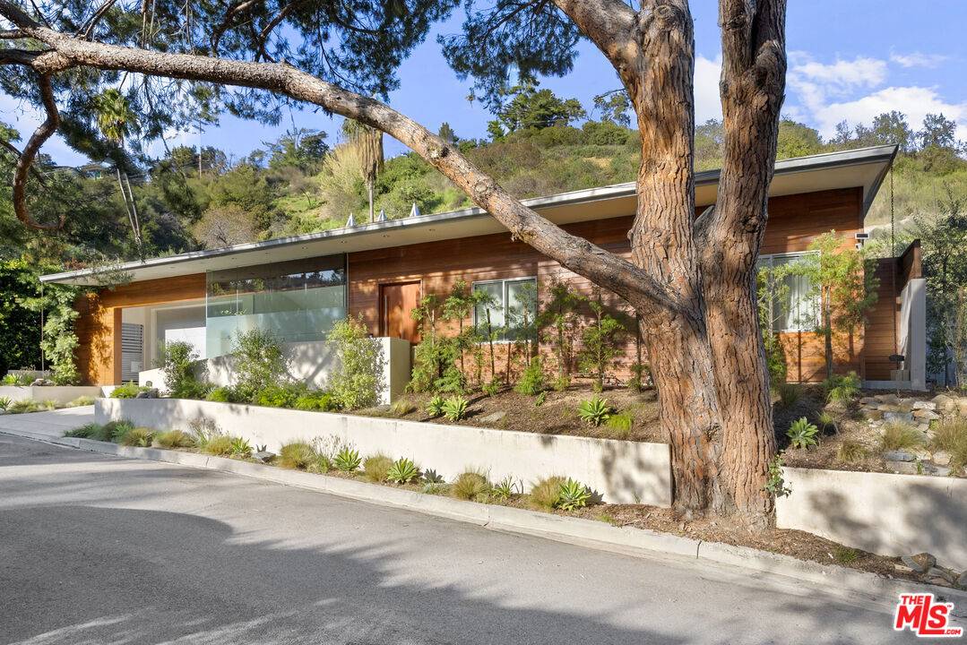 8137 Amor Rd 3BR Hollywood Hills East La