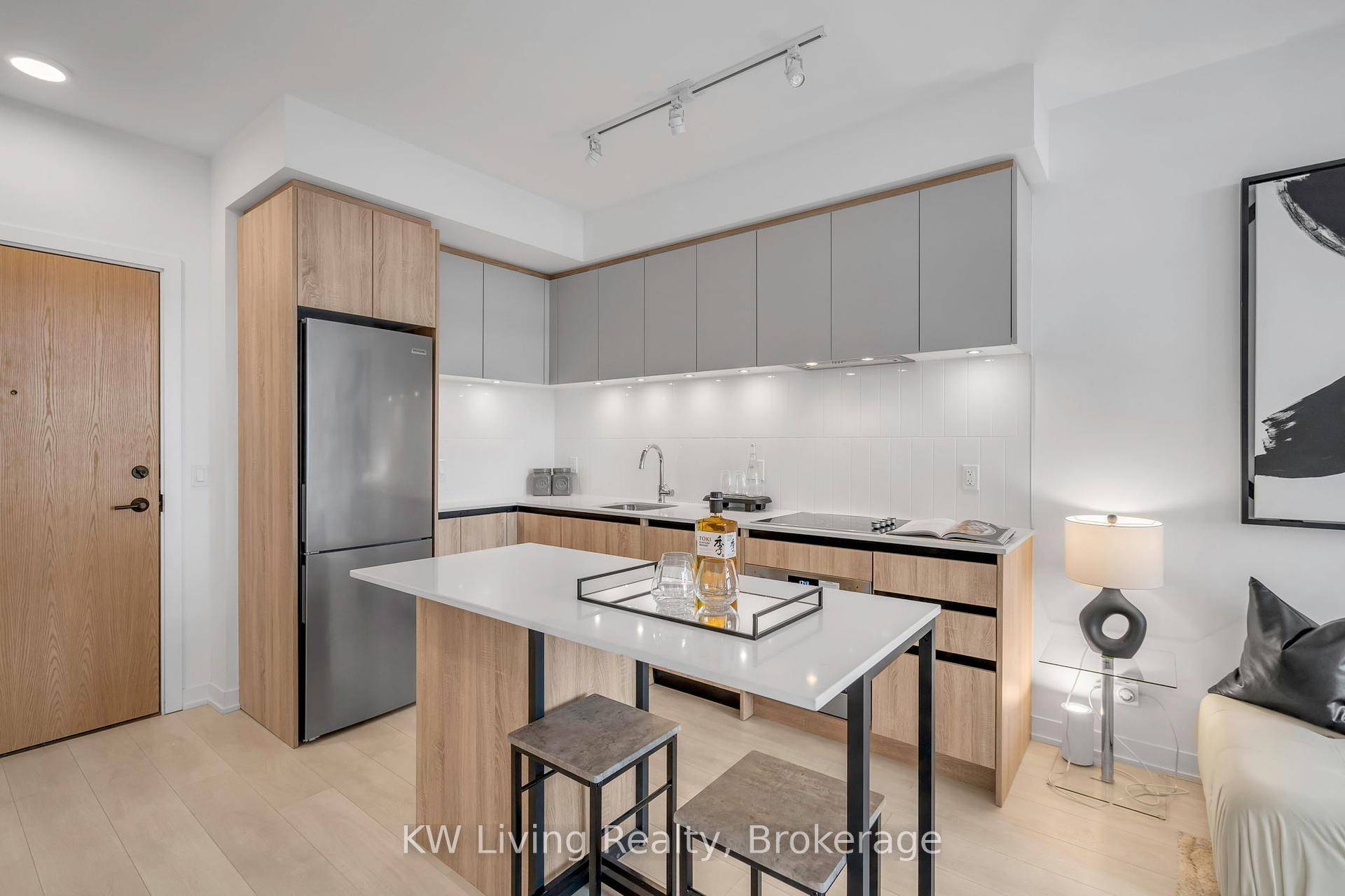 Experience the epitome of luxury living in this brand new condo nestled in the heart of Thornhill, Ontario.