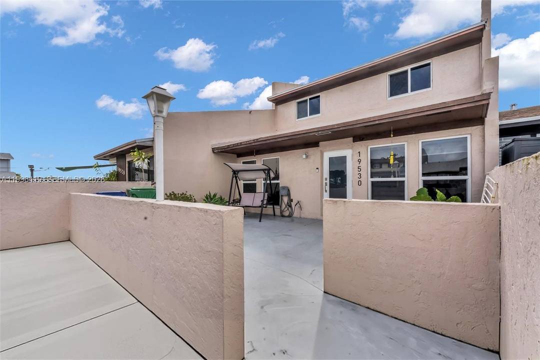 Beautifully renovated 3 bedroom, 2 bathroom townhouse located in the highly desirable Lakes of Acadia community in Miami Gardens.