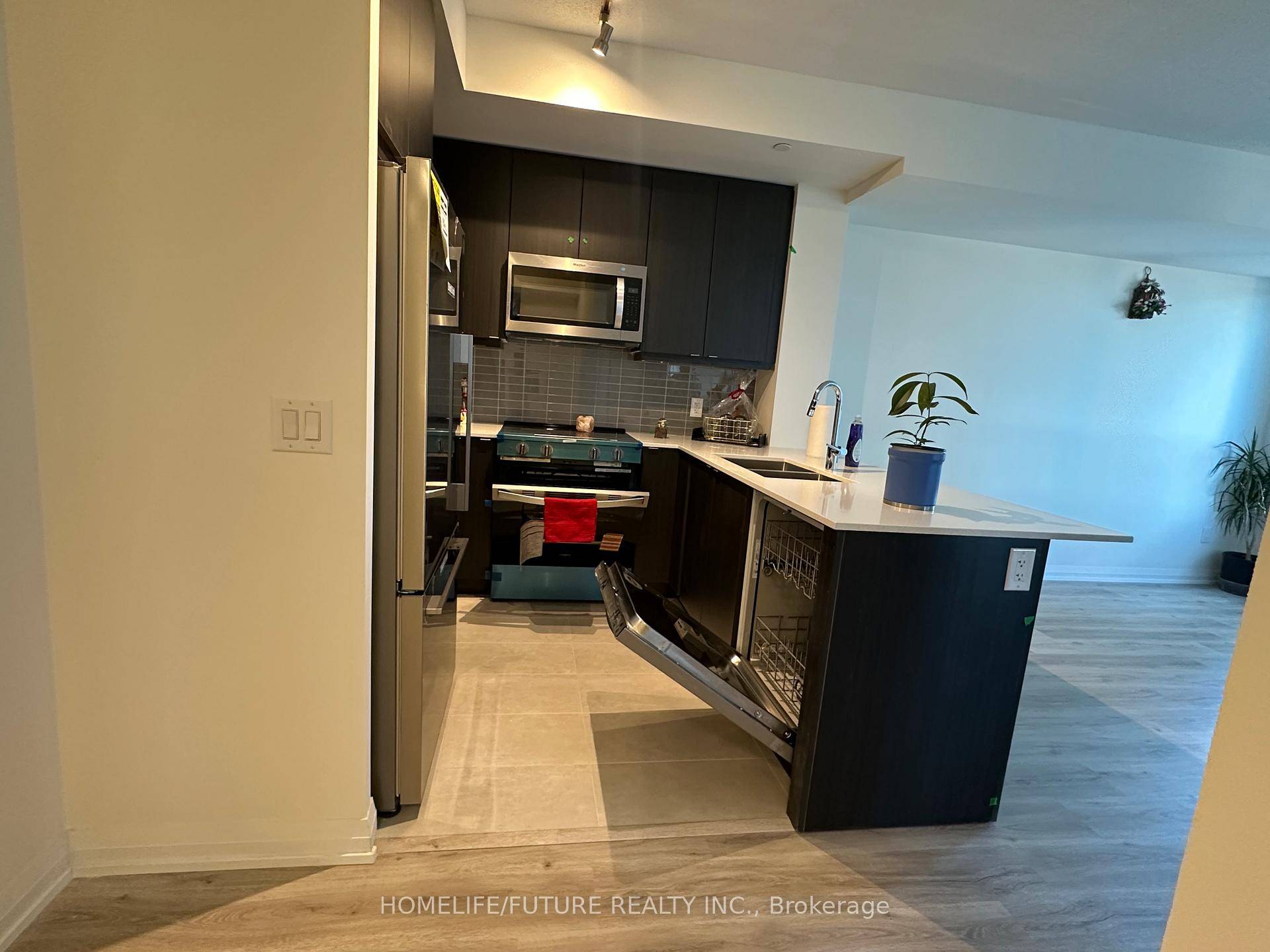 Brand New Never Lived In 1 Bd Den Condo In The Prime Location At Warden amp ; Sheppard.