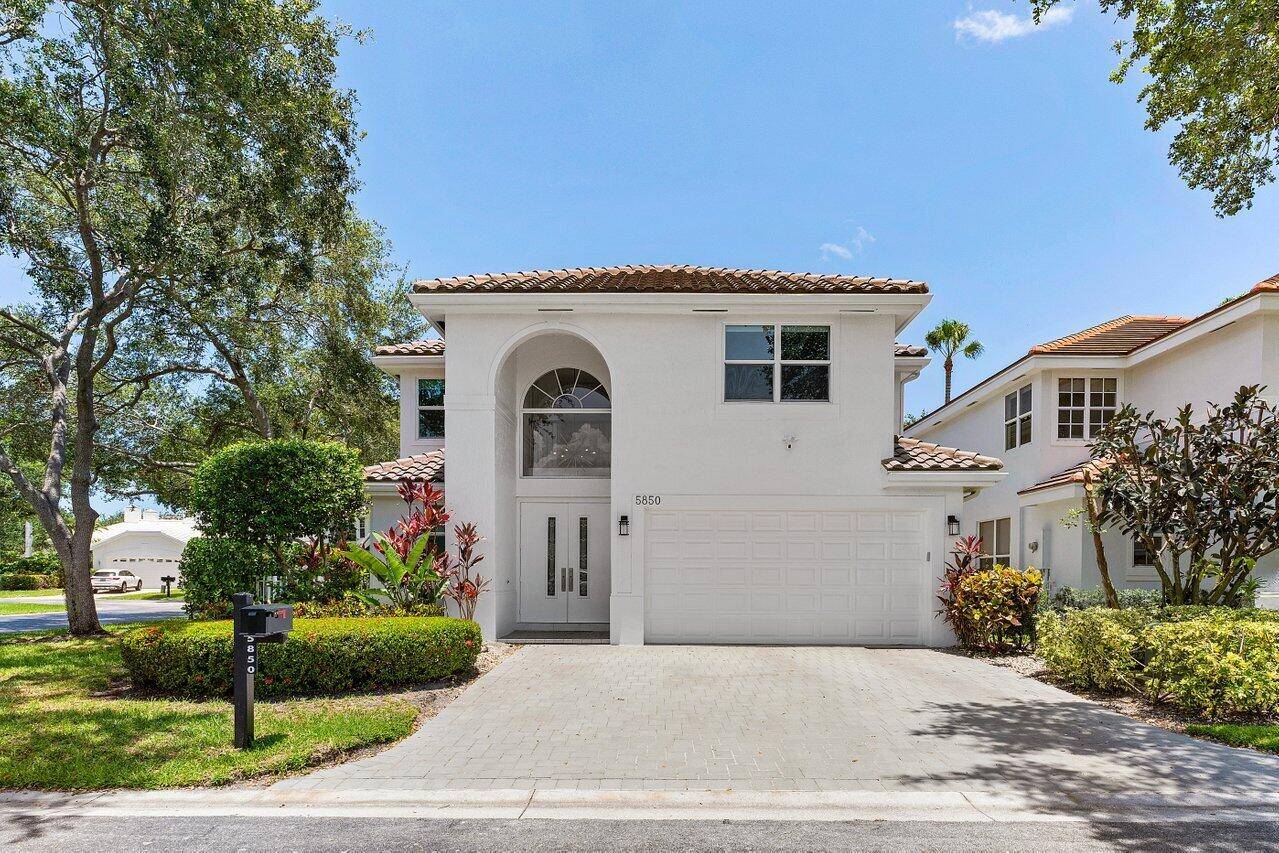 Beautifully renovated home in Woodfield Country Club.
