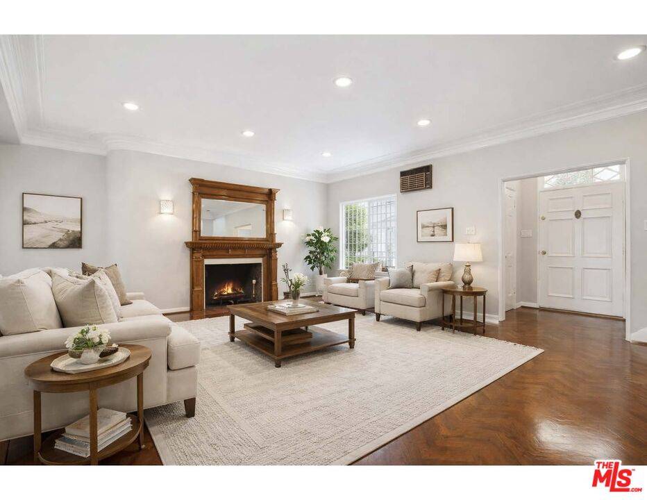 110 N Flores St 3BR Beverly Grove La