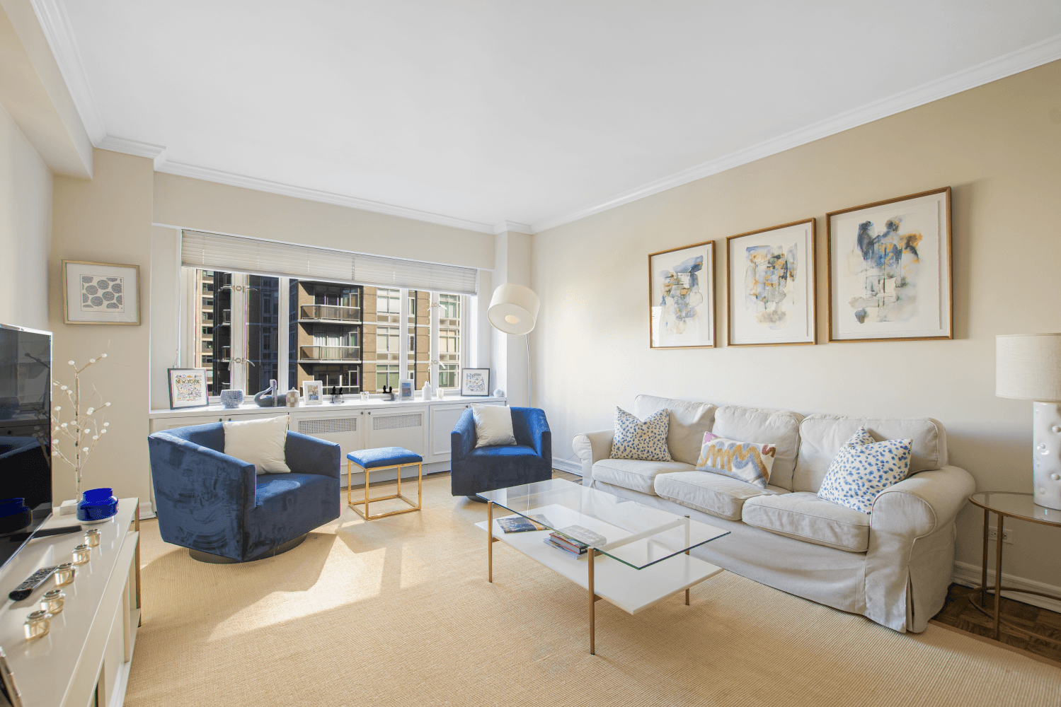 GREAT INVESTMENT Purchase with renter in place with a good return call for details rarely available spacious 1 bedroom with over sized living room for sale at the Beekman Townhouse, ...