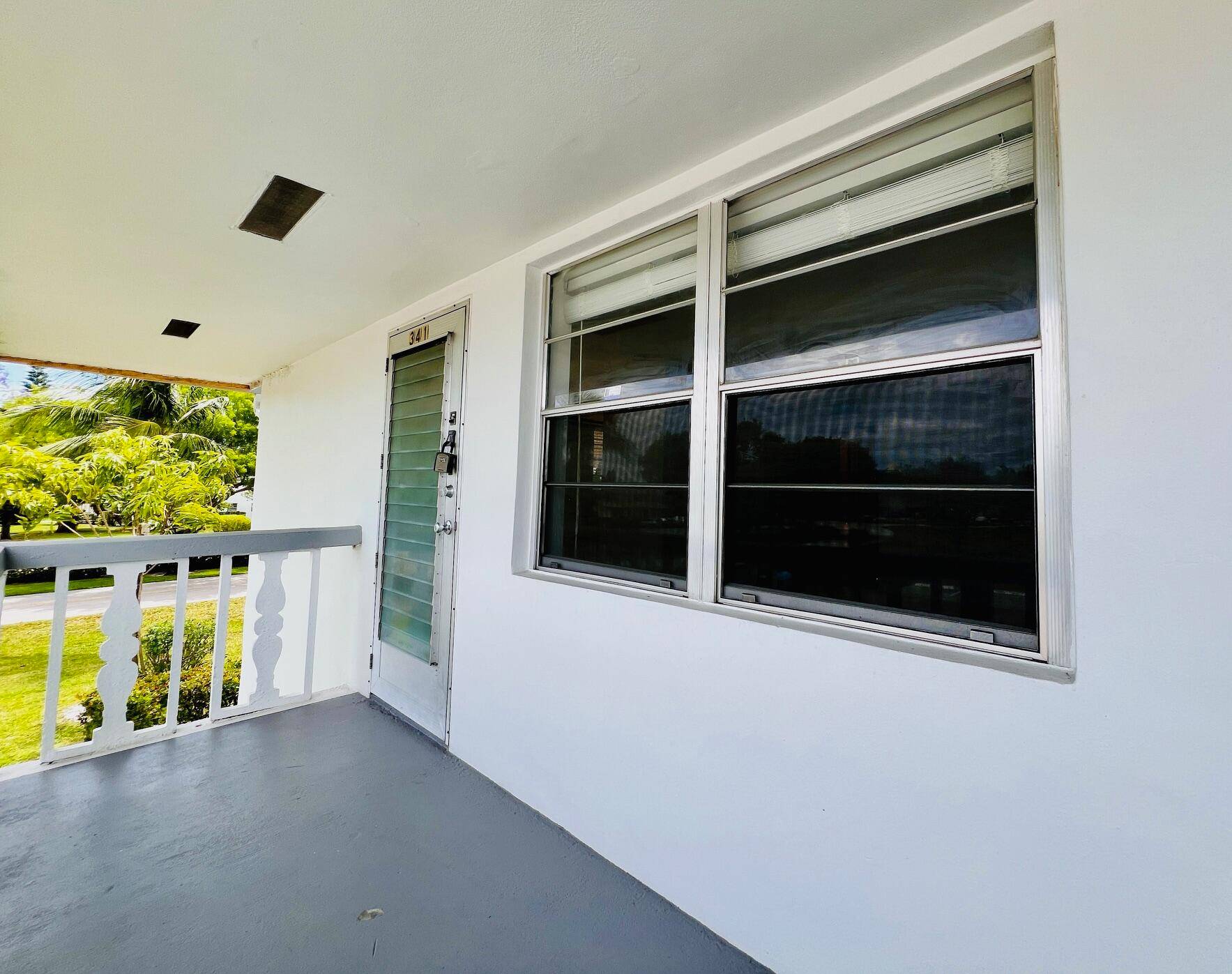 WOW AMAZING PRICE ! Light Bright Freshly Painted CORNER 2 1.