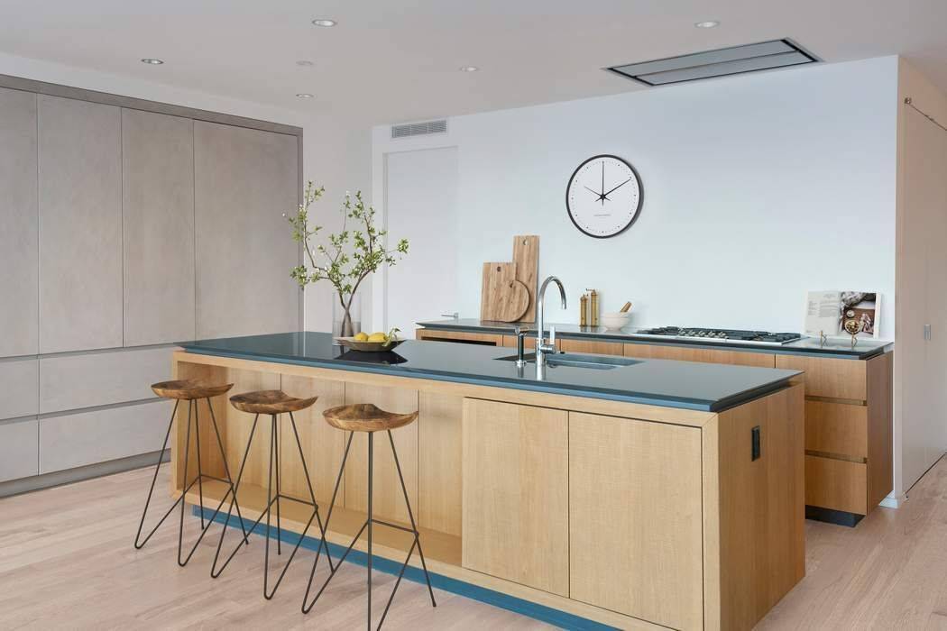 This approximately 1, 489 sq.