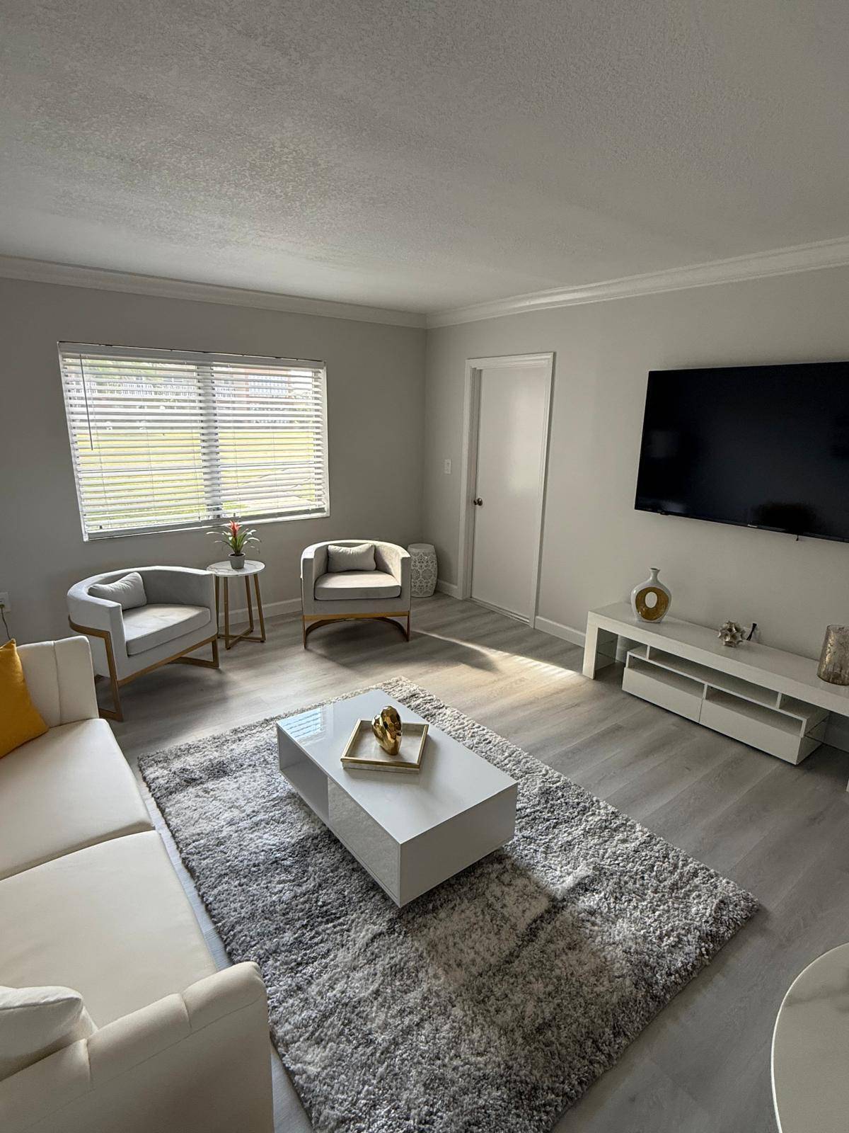 Stunning, brand new renovated modern condo in Boca Raton !
