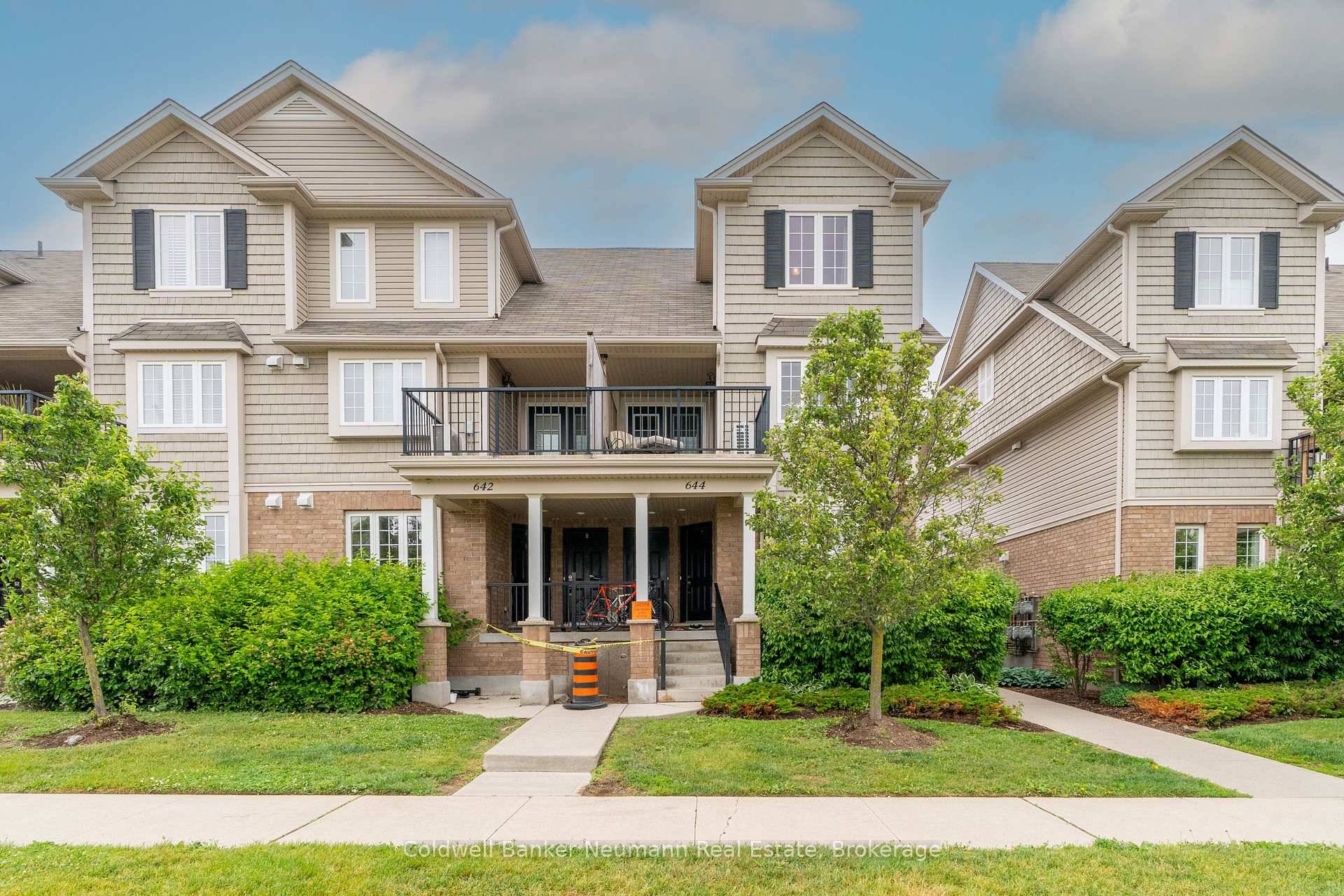 Easy living by the lake !