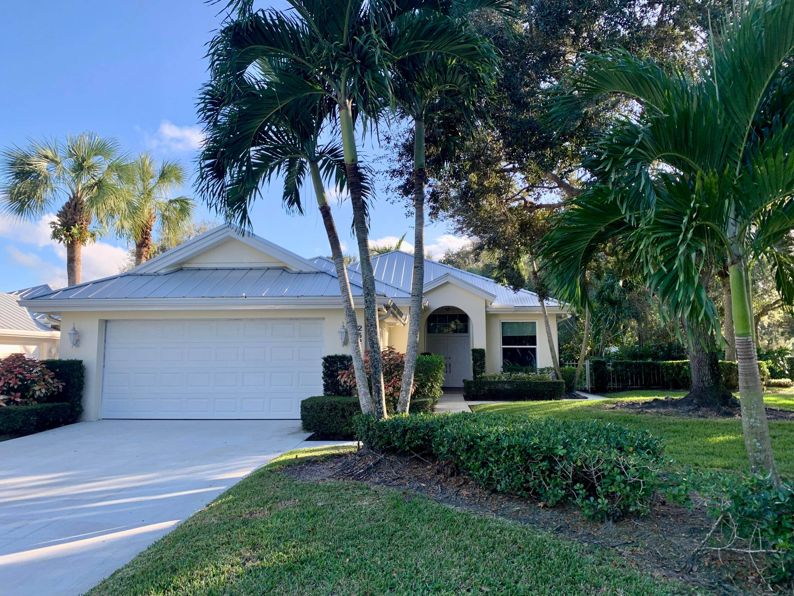 This Beautiful 3 Bedroom 2 Bath Hampton Model is Light and Bright.