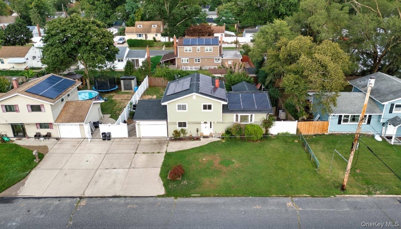 Great Opportunity With This Spacious Well Maintained Updated Home Located Close To All Transportaion, Highways, Schools And Universities.