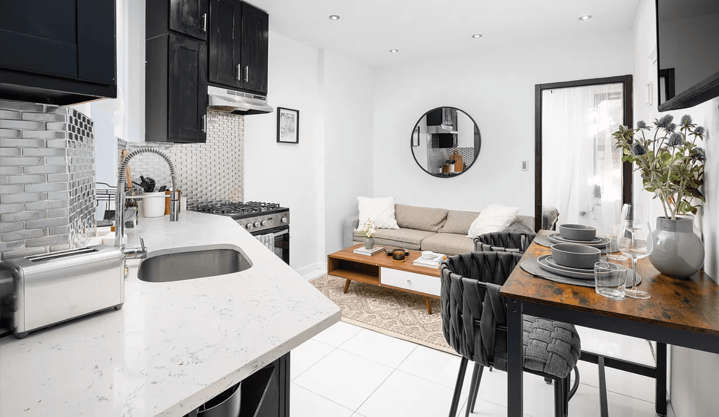 Beautiful true 2 bedroom just moments from Central Park !