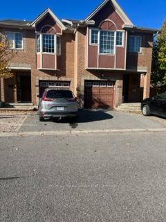 Great Location Immaculate, 3 bed 3 bath townhome in Alta Vista North just a short walk to the General CHEO hospital.