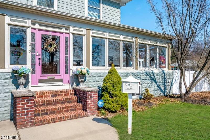 Charming Colonial Meets Modern Luxury !