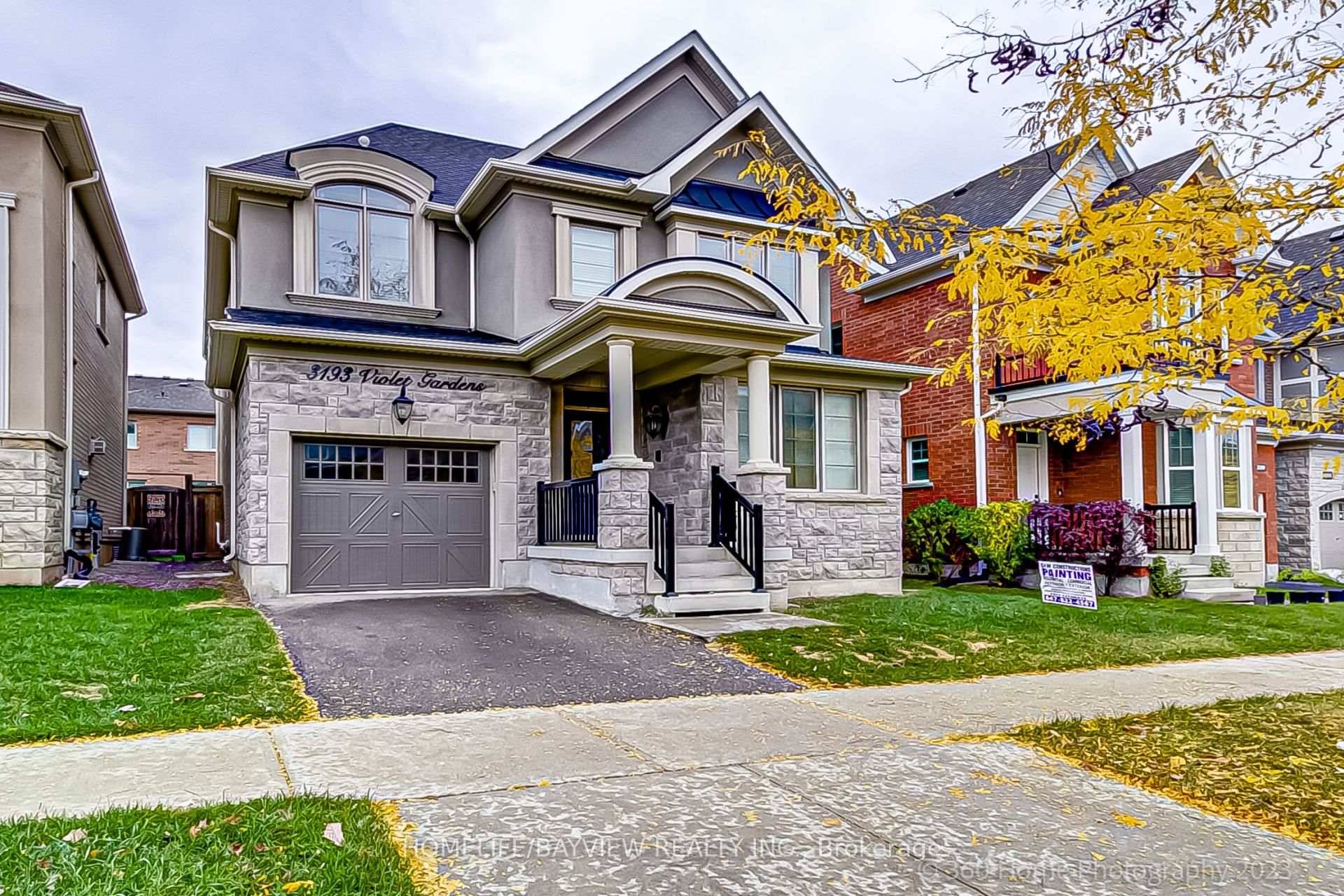 Available Jan 1st ! Excellent 2400 sq ft 4 bed den, 4 bath Mattamy built detached house for rent in prime north Oakville location !