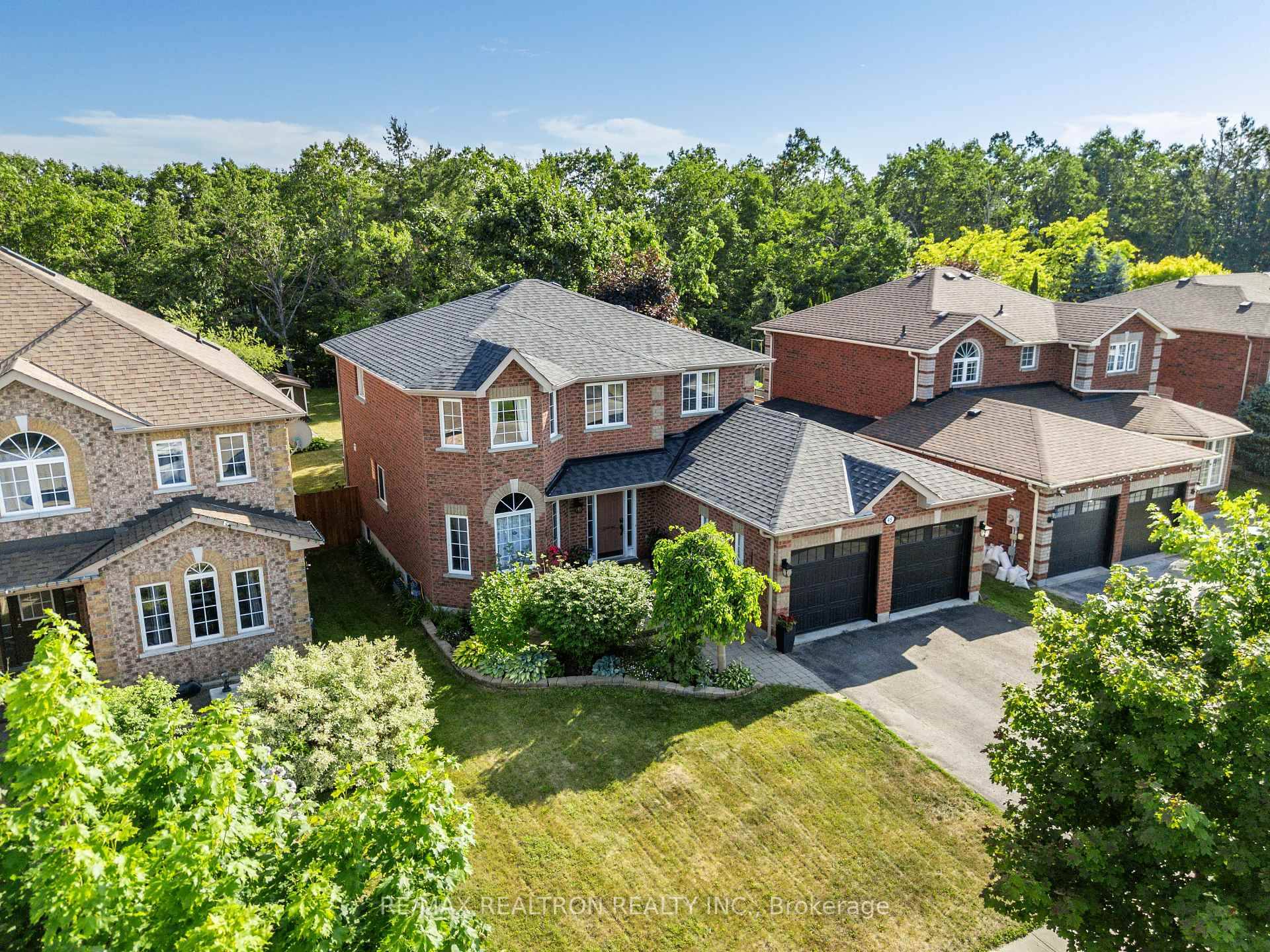 The Perfect 4 2 Bedroom Detached Home Backing On To Green Space Premium Lot !