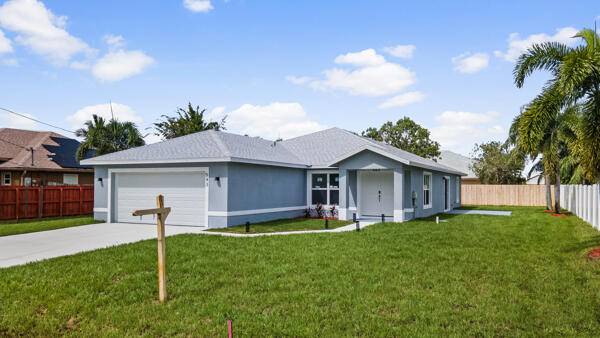 BACK ON THE MARKET, NEW BUILT HOME LOCATED NEAR ALL HIGHWAYS ACCESS, SHOPPING, GYMS, DOG PARK, AND MEDICAL FACILITIES, GREAT WALKING NEIGHBORHOOD SURROUNDED BY NEWER HOMES.