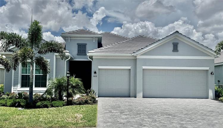 LUXURY TURN KEY GOLF VACATION HOME IN CALUSA COUNTRY CLUB, LAKEWOOD RANCH FLORIDA.