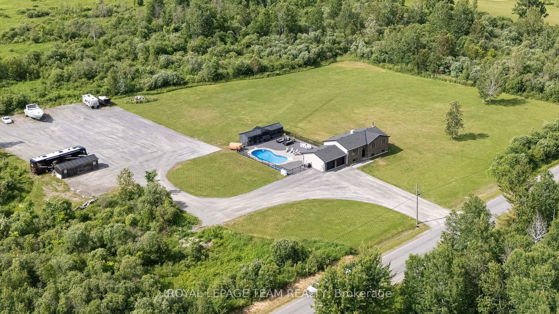 Looking for a resort lifestyle in your very own private backyard oasis ?
