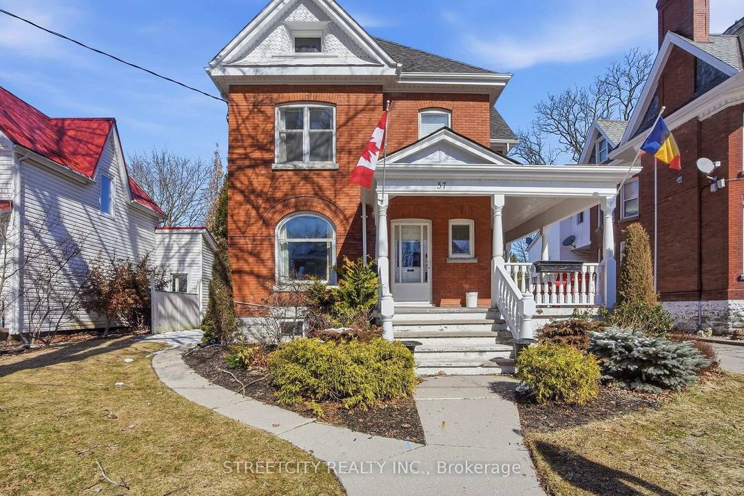 BEAUTIFULLY UPDATED. This up down Duplex has many upgrades, the main floor gourmet kitchen and spacious principle rooms will accommodate the growing family.