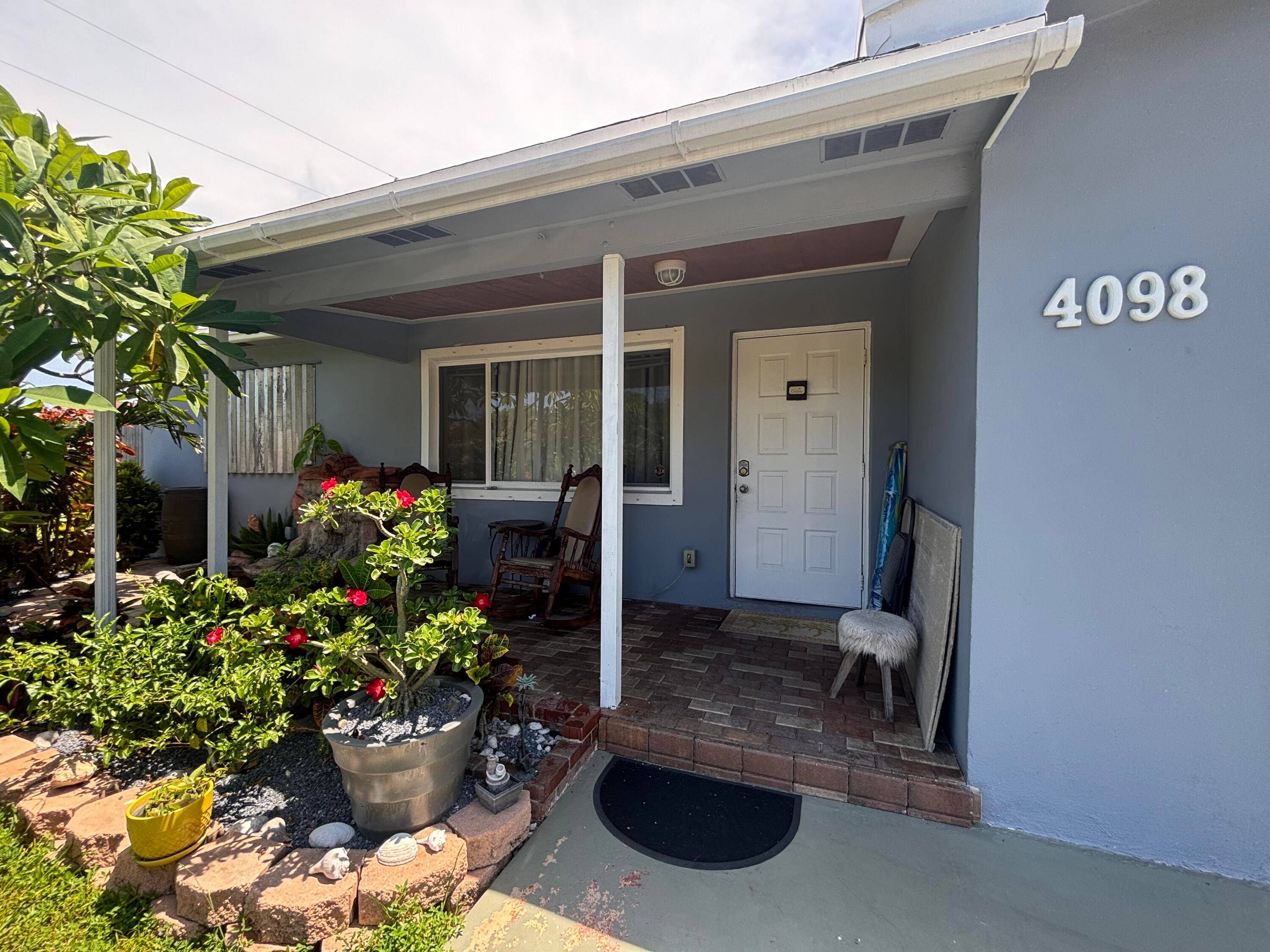 Private Retreat with Income Potential in the Heart of Palm Beach CountyDiscover the perfect blend of privacy, nature, and convenience on this beautiful property in Palm Beach County.