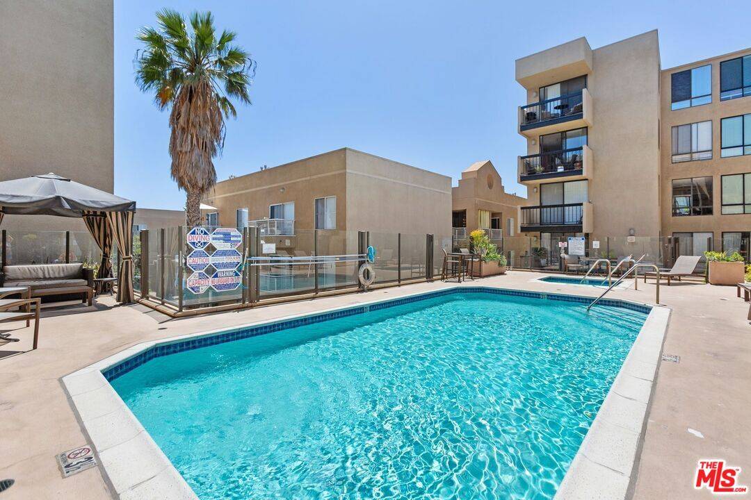 7320   Hawthorn Ave 2BR Hollywood Hills East La