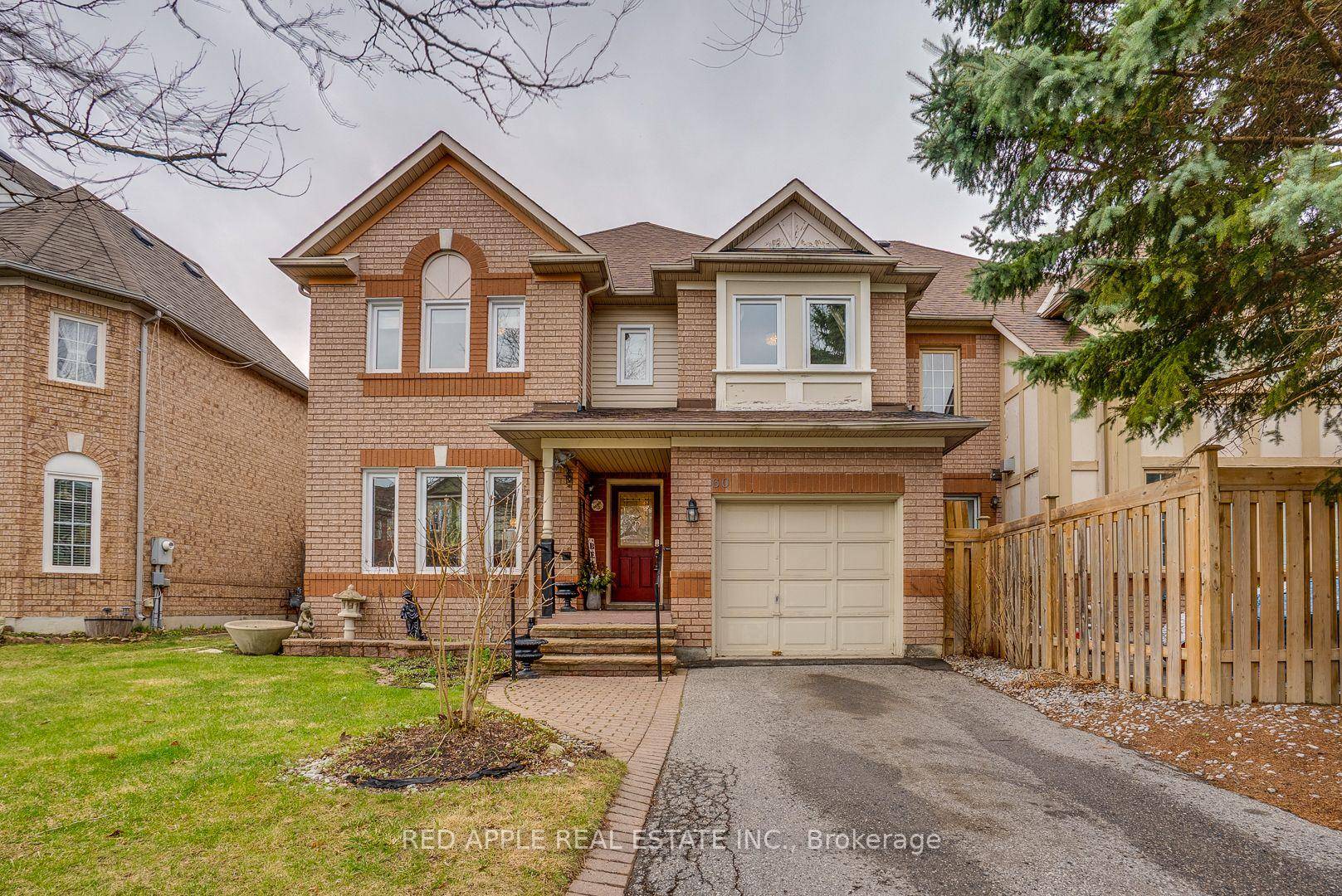 Welcome to 60 Snedden Ave A Warm amp ; Inviting Family Home !