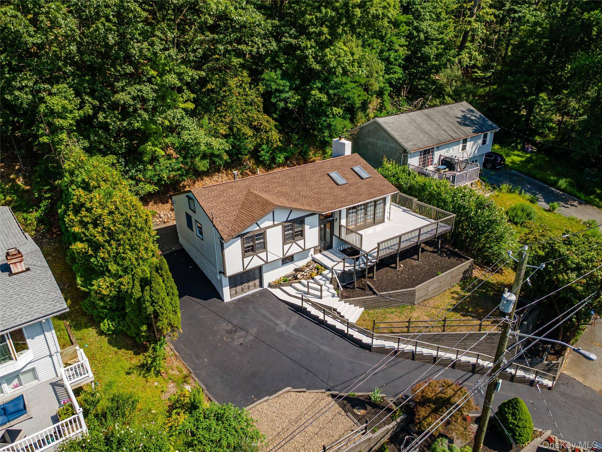 Welcome to your lakeside retreat !