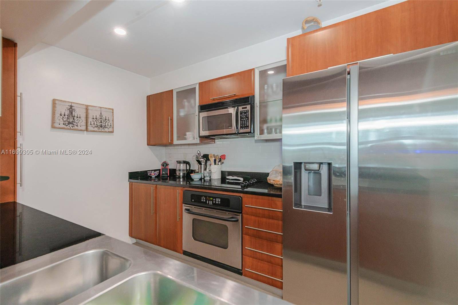 2 Bed 2 Bath Condo in the heart of Las Olas on the New River.