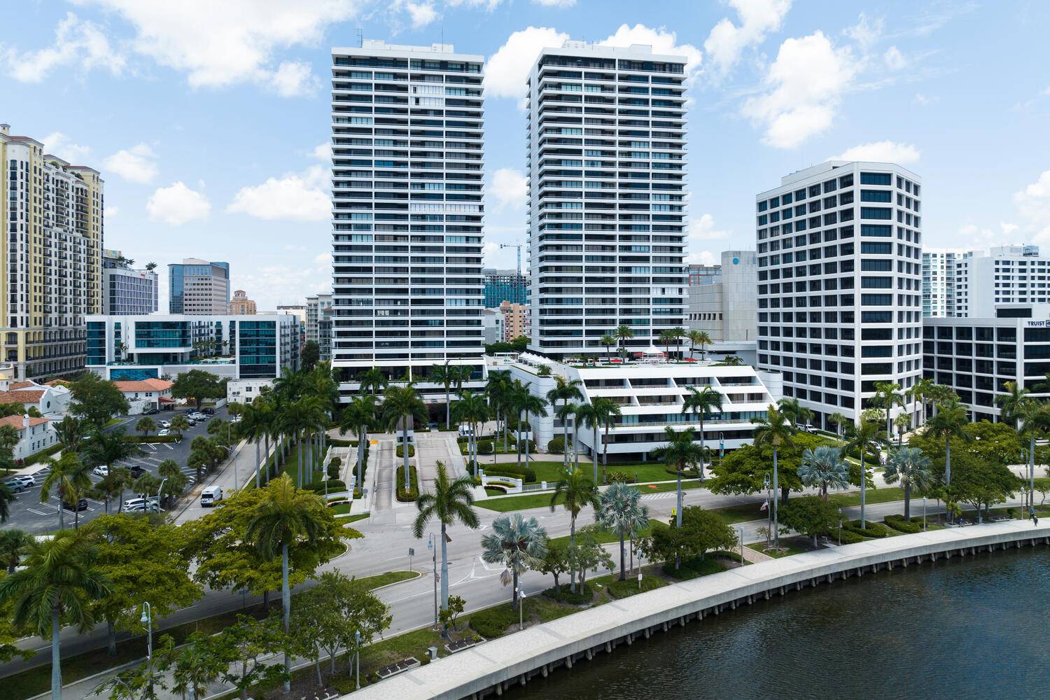 Located in a prestigious full service luxury building along the Intracoastal Waterway, 525 S Flagler Dr 6B offers prime waterfront living in the heart of Downtown West Palm Beach.